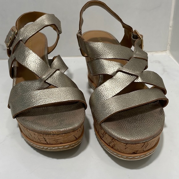 Franco Sarto Gold Wedges - Picture 6 of 9